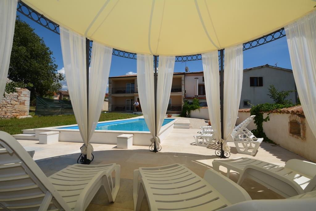 Bed & Breakfast Kastel Žbandaj Exterior foto